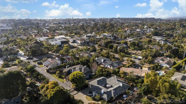1059 Hymettus Ave, Encinitas CA: https://media.crmls.org/mediaz/967b8363-a434-49f7-b6db-25c9f12c5035.jpg