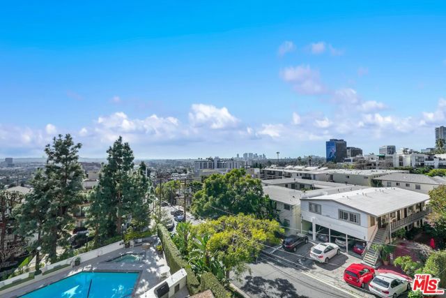8787 Shoreham Drive, West Hollywood CA: https://media.crmls.org/mediaz/967b865d-3b7a-42d3-8cf6-1471264fa8b6.jpg