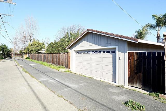 Image 37 of 60 For 38011 Temple Way