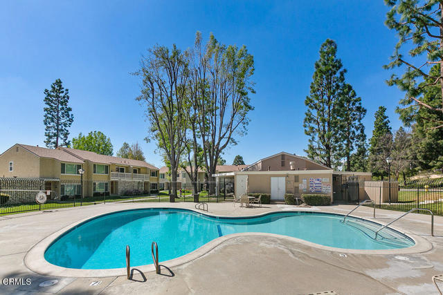 Detail Gallery Image 5 of 32 For 15091 Varsity St #C,  Moorpark,  CA 93021 - 3 Beds | 2/1 Baths