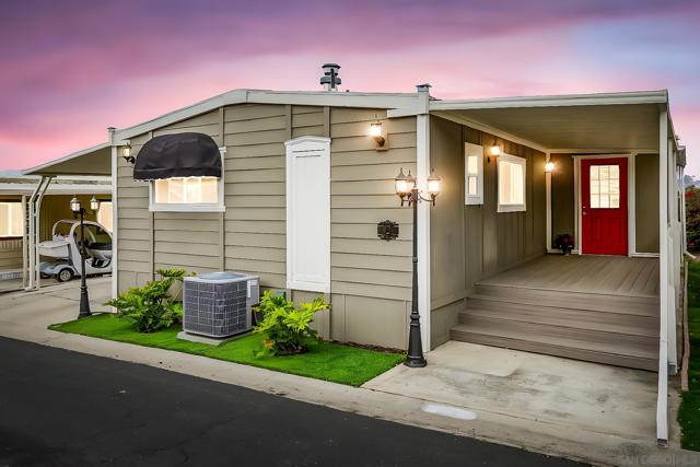 1815 Sweetwater Rd, Spring Valley CA: https://media.crmls.org/mediaz/967c8027-5346-46cd-a500-9d3ca07f2735.jpg