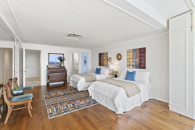 939 Coast Boulevard, La Jolla CA: https://media.crmls.org/mediaz/967d468a-a3b2-42ec-b2f1-f2455c50e582.jpg