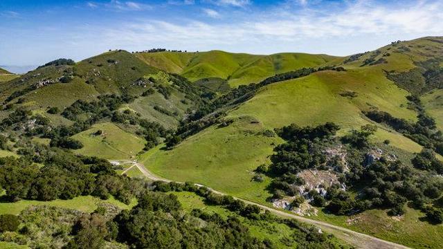 100 Old Stage Rd, San Juan Bautista CA: https://media.crmls.org/mediaz/967d8cd7-99a7-421d-9018-713a6a287792.jpg