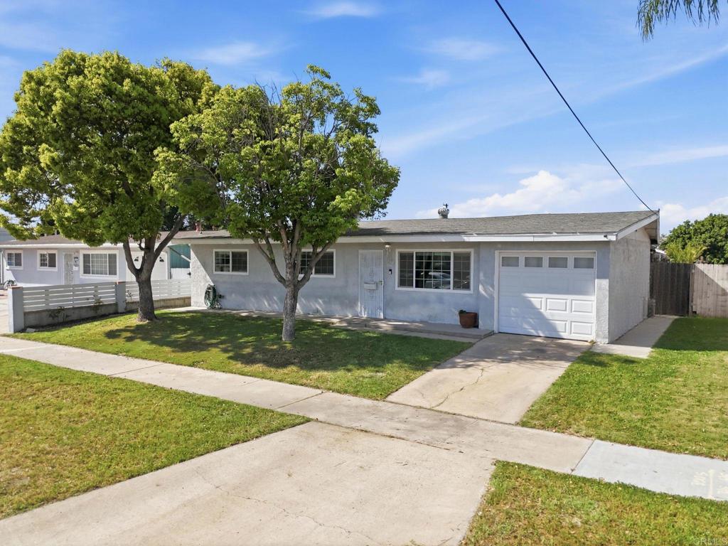 161 E Palomar Street