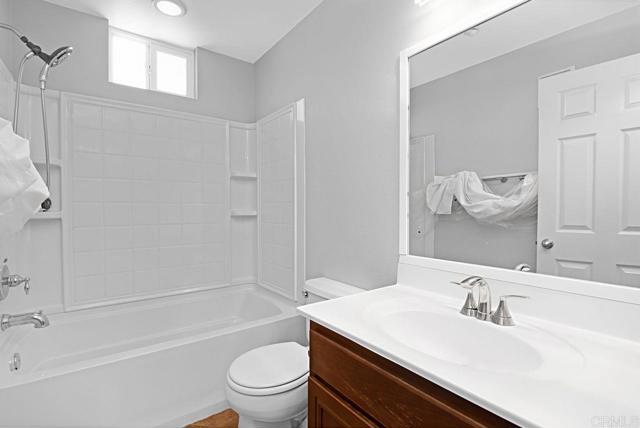 16937 Hutchins Lndg, San Diego CA: https://media.crmls.org/mediaz/967dec17-8f3c-49ee-8dea-e0bcba7f2ddb.jpg