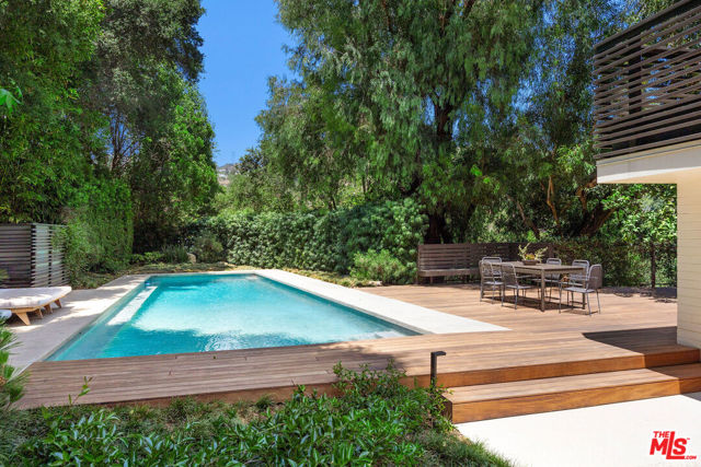 2179 Mandeville Canyon Road, Los Angeles CA: https://media.crmls.org/mediaz/967df53a-9459-4a0b-8925-c6f337019387.jpg