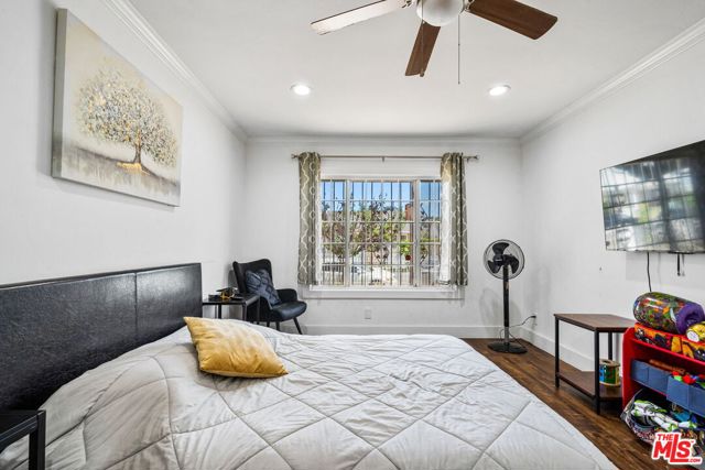 5342 Lemon Grove Avenue, Los Angeles CA: https://media.crmls.org/mediaz/967e231c-91f5-4cf7-9e35-415db72a1b38.jpg