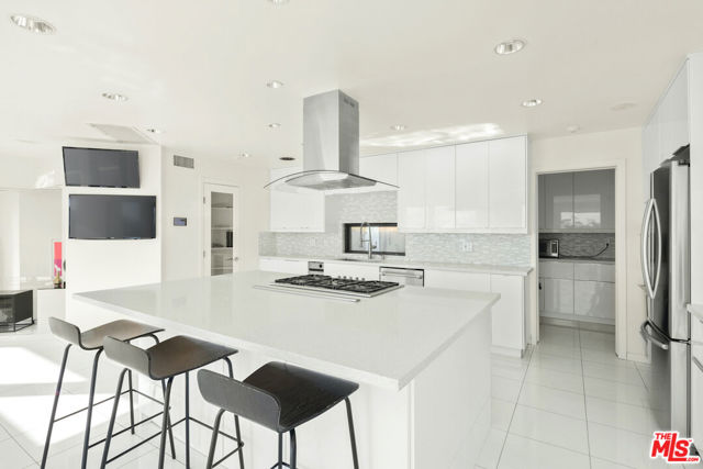 2231 Sunset Plaza Drive, Los Angeles CA: https://media.crmls.org/mediaz/967eb0e1-e88f-491f-ba52-379ee30e6c6c.jpg
