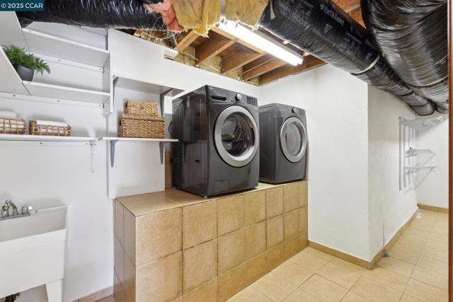 40 Las Palomas, Orinda CA: https://media.crmls.org/mediaz/967ecf2b-5d7f-43f3-9062-76aa88e91f87.jpg