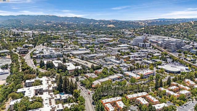 1308 Walden Rd, Walnut Creek CA: https://media.crmls.org/mediaz/967ed1cb-6820-42aa-b17d-f08b79e1eb47.jpg