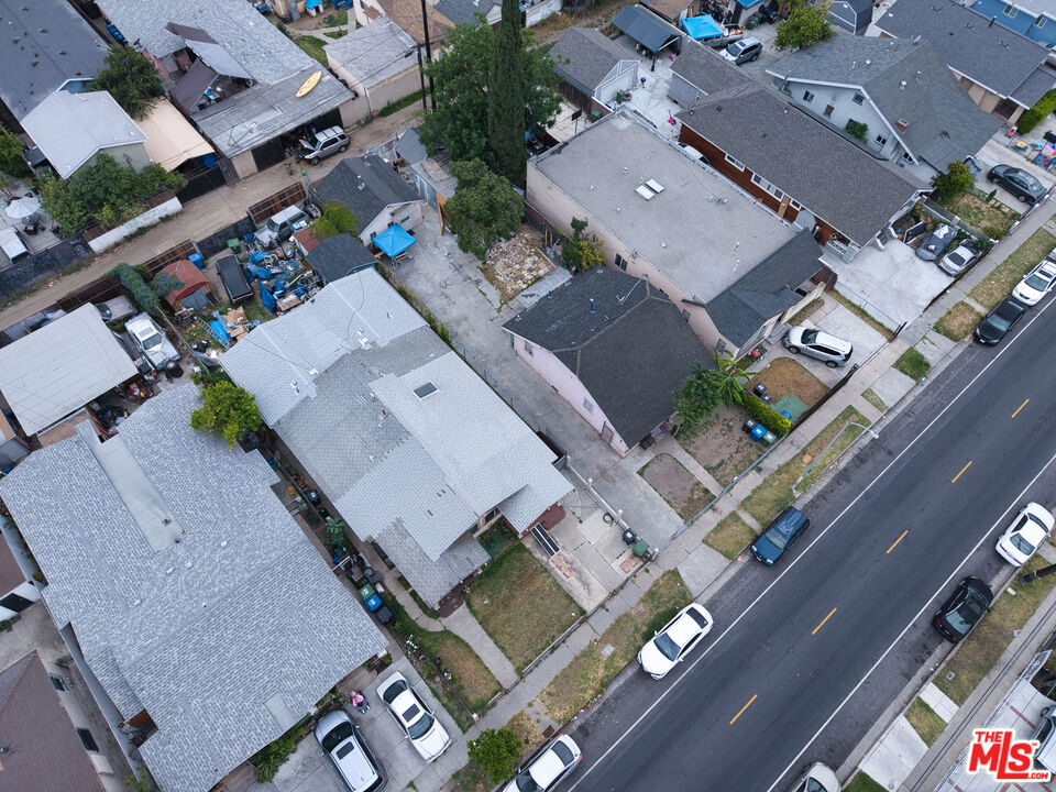 https://media.crmls.org/mediaz/967f5c4d-3787-4913-b752-c56b93df9ad2.jpg?preset=X-Large