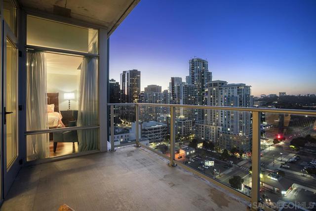1080 Park Blvd, San Diego CA: https://media.crmls.org/mediaz/967f7781-1ce2-47f9-8e38-a4c0ec6f654e.jpg