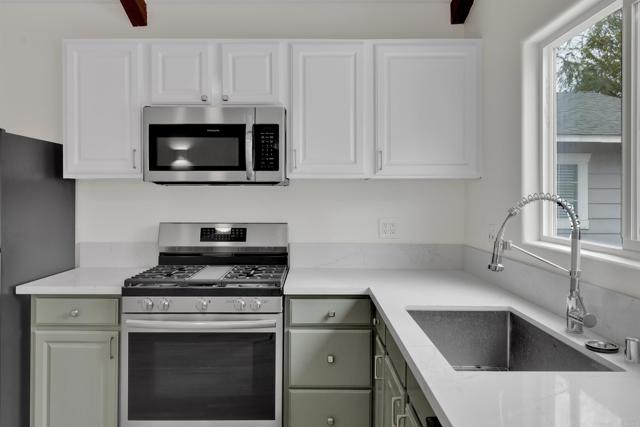 393 Date Avenue, Carlsbad CA: https://media.crmls.org/mediaz/967f7ae9-5c59-41bd-a2a3-ebdeaf5c6032.jpg