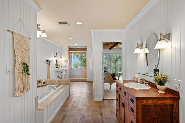 5324 Felice Place, Woodland Hills CA: https://media.crmls.org/mediaz/96801d99-1079-4cbb-9b15-9cb0bde39c4b.jpg