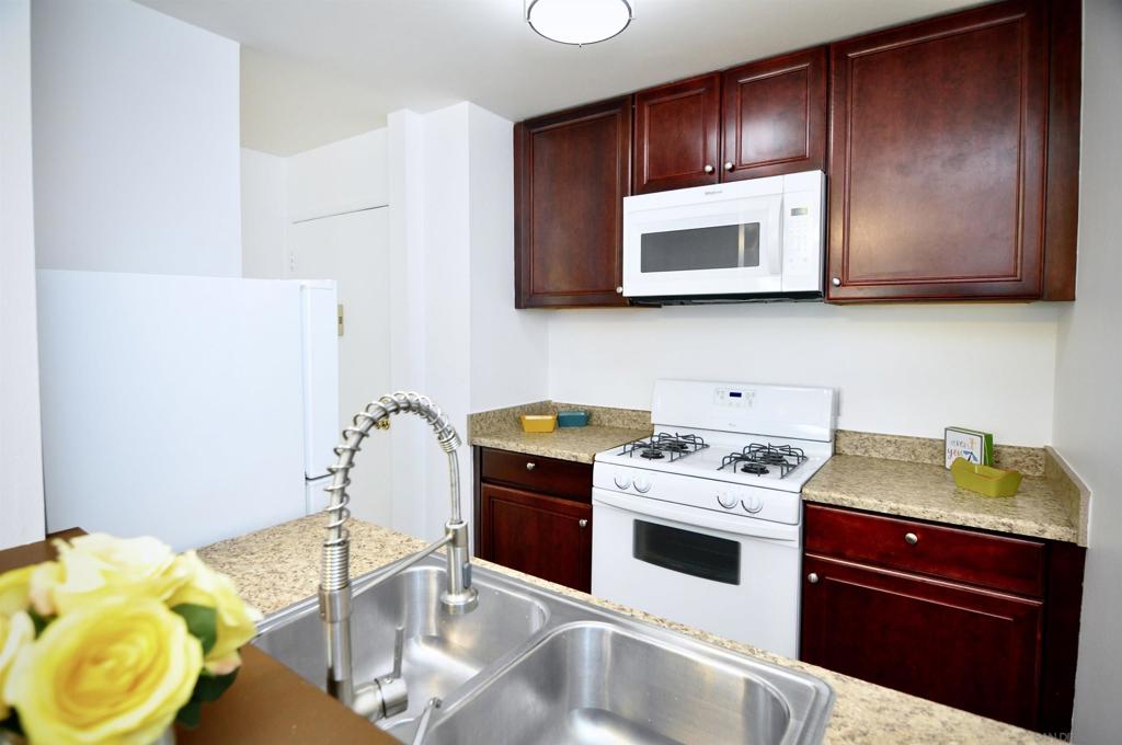 1621 Hotel Circle S - photo 2