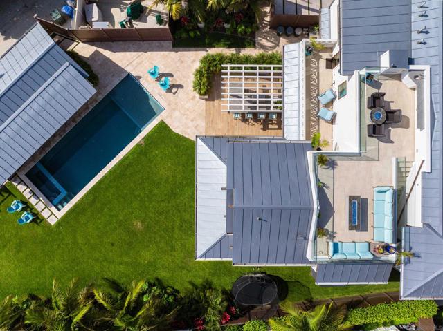 1040 Pine St, Coronado CA: https://media.crmls.org/mediaz/9681595e-3087-4c9b-a0c4-42a4ddc10f18.jpg