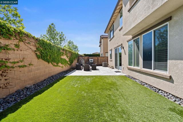 158 Wooley Creek Way, Brentwood CA: https://media.crmls.org/mediaz/9681deea-cd6c-4357-ab04-5d8b98097c08.jpg