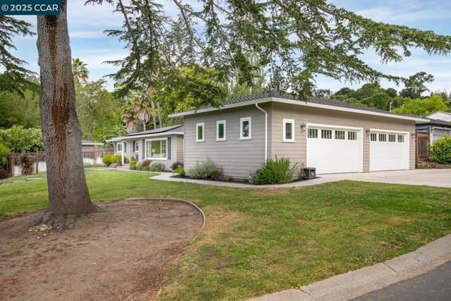 1100 Hillcrest Dr, Lafayette CA: https://media.crmls.org/mediaz/96820fc5-d6f9-4450-b168-9d47a9799f6a.jpg
