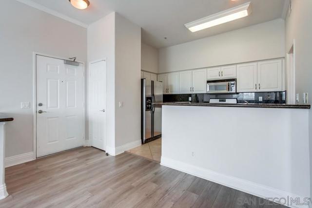 12376 Carmel Country Rd, San Diego CA: https://media.crmls.org/mediaz/96822826-9a37-42d3-89ef-04a76692851c.jpg