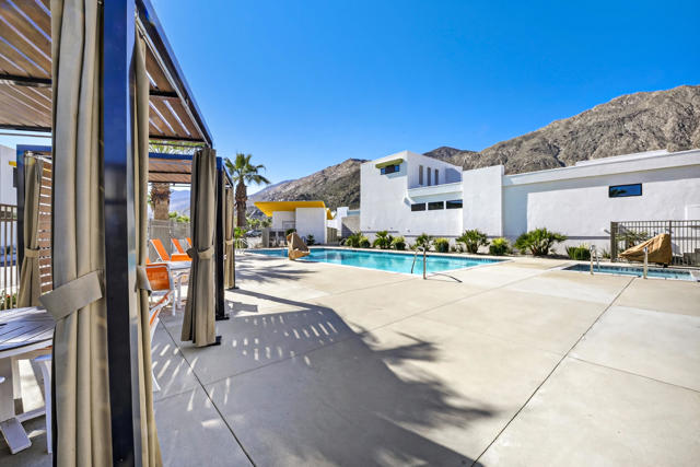 795 Obsidian W Loop, Palm Springs CA: https://media.crmls.org/mediaz/96823a05-74da-48c0-9bf1-4bd459c63b6d.jpg