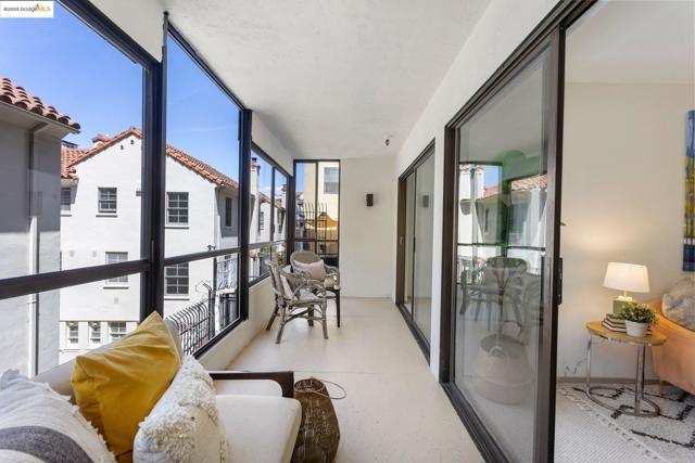 1830 Lakeshore Ave, Oakland CA: https://media.crmls.org/mediaz/9682a42a-2718-4a7c-b1c7-15f9a2c8db0e.jpg