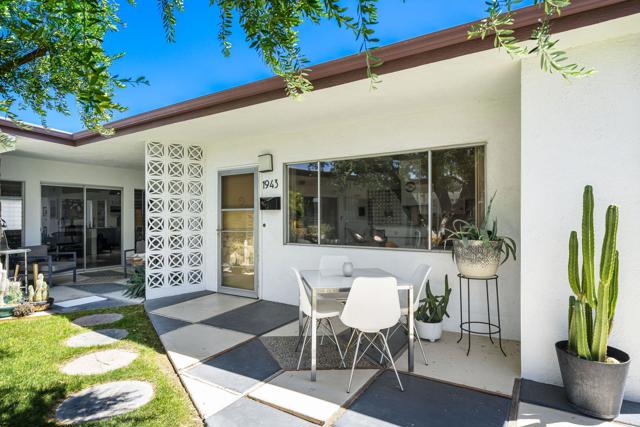 1943 E Tachevah Drive, Palm Springs CA: https://media.crmls.org/mediaz/96830379-ced5-4f4f-94db-515cc6aefe4e.jpg