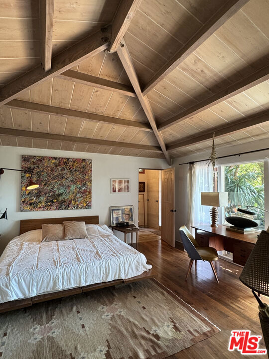 10018 Reevesbury Drive, Beverly Hills CA: https://media.crmls.org/mediaz/968304bd-5b30-46c1-8a40-d2488dd1acfd.jpg