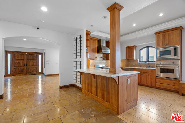 14710 Greenleaf Street, Sherman Oaks CA: https://media.crmls.org/mediaz/96830d3f-7a28-458d-839e-e0b7beba0b68.jpg