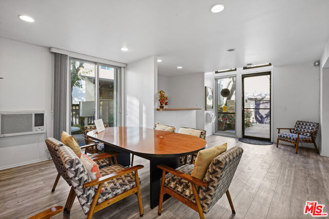 5245 Coldwater Canyon Avenue, Sherman Oaks CA: https://media.crmls.org/mediaz/96832d95-9ac4-4d9a-9e60-d09535757404.jpg
