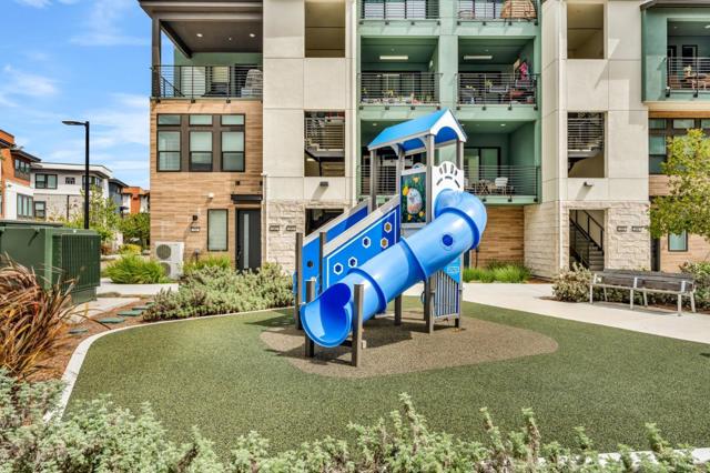 133 Waters Park Circle, San Mateo CA: https://media.crmls.org/mediaz/968370b8-ae3e-4c20-9a51-7d115a290837.jpg