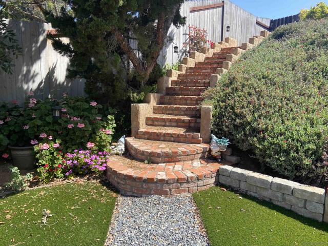 12847 Abra Pl, San Diego CA: https://media.crmls.org/mediaz/9683fc2f-c797-48df-aa3e-9929cb0aeec0.jpg