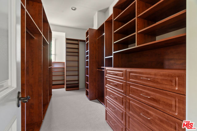 3697 Benedict Canyon Lane, Sherman Oaks CA: https://media.crmls.org/mediaz/96845784-3c0a-4f8a-afa7-b3aa1a0ee430.jpg