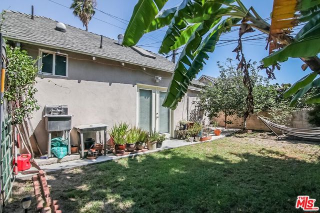 4516 ST CHARLES Place, Los Angeles CA: https://media.crmls.org/mediaz/96847fcb-0d5a-41aa-9983-5563ebb53ff0.jpg