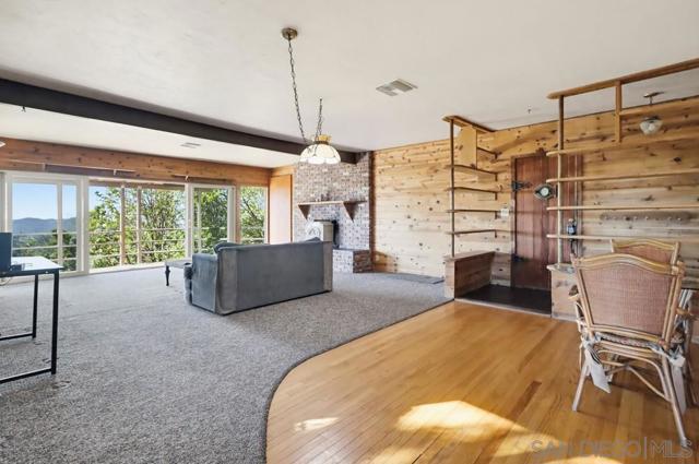 602 Starbright Ln, Alpine CA: https://media.crmls.org/mediaz/968491c3-8ee0-49d8-8a29-898dea82ae02.jpg