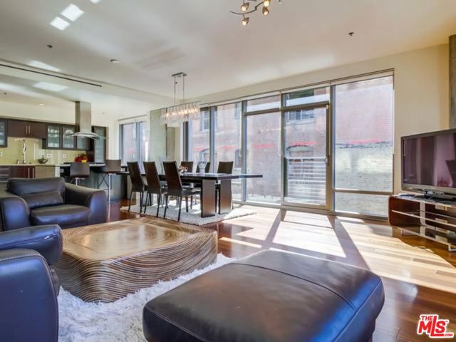 1100 S Hope Street, Los Angeles CA: https://media.crmls.org/mediaz/9684fa36-c672-44ad-835d-38f42b8338da.jpg
