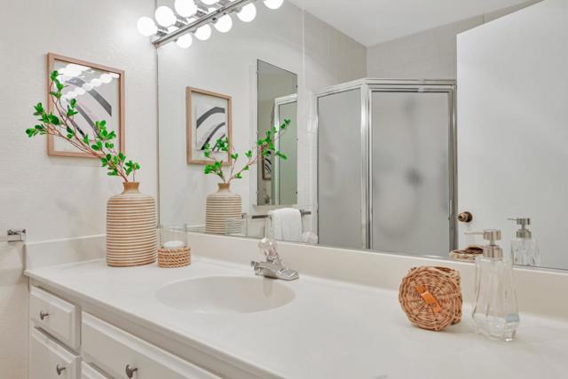 2140 Santa Cruz Avenue, Menlo Park CA: https://media.crmls.org/mediaz/9685634f-1de6-4bad-a1bf-5e58baf818e2.jpg