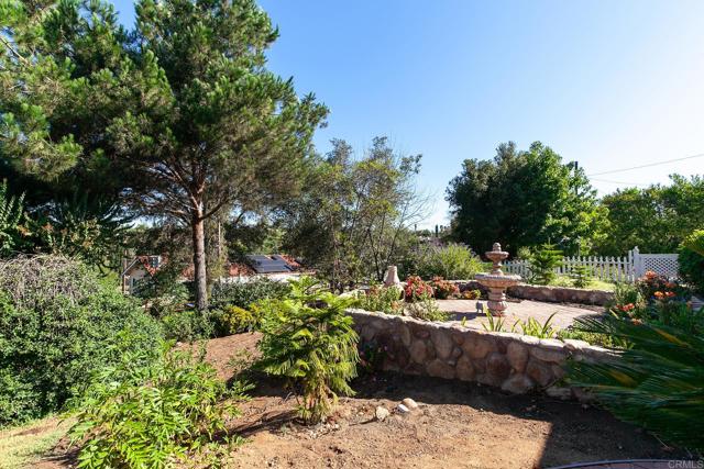 2601 Groton Place, Escondido CA: https://media.crmls.org/mediaz/9685bd9a-5443-4777-9ce4-e9d53fb78501.jpg