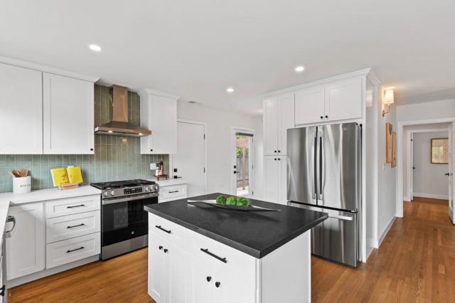 21476 Orange Avenue, Castro Valley CA: https://media.crmls.org/mediaz/9686d799-b3ff-4e5d-8d2c-a1549c57a23f.jpg