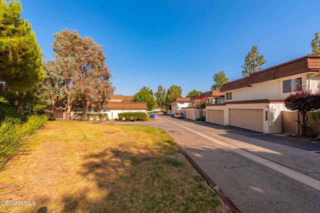 22421 Jeffrey Mark Court, Chatsworth CA: https://media.crmls.org/mediaz/96871792-6516-43b5-865d-56ecaa2907ee.jpg