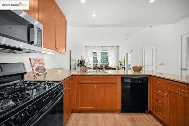 5855 Horton St, Emeryville CA: https://media.crmls.org/mediaz/9687a691-f10f-48ef-b34f-18e803c954a4.jpg