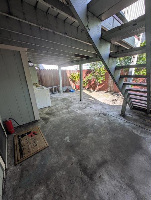 1028 25th Avenue, Oakland CA: https://media.crmls.org/mediaz/9687f3fc-8152-4320-814f-e953b19b5a2a.jpg
