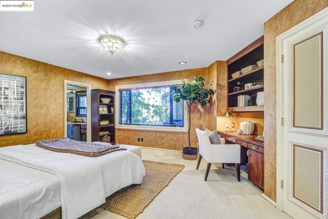 4146 Canyon Rd, Lafayette CA: https://media.crmls.org/mediaz/96883398-a088-4588-bf1b-53d30df04e8b.jpg