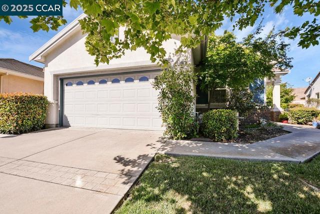 290 Black Amber Way, Brentwood CA: https://media.crmls.org/mediaz/96883ecb-f2b1-4367-9189-98643b4f44c3.jpg