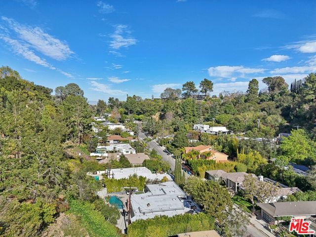 15539 Hamner Drive, Los Angeles CA: https://media.crmls.org/mediaz/968848f5-b3cc-4c55-b176-3b587d2a0317.jpg