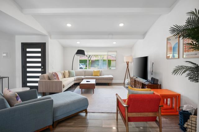 3059 N Biskra Road, Palm Springs CA: https://media.crmls.org/mediaz/968873c1-6d85-4f69-88b9-fdf55fab3afe.jpg