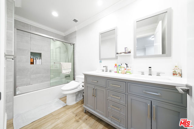 944 S Serrano Avenue, Los Angeles CA: https://media.crmls.org/mediaz/968883ea-f440-4a3d-8c5d-44dfe373a74b.jpg