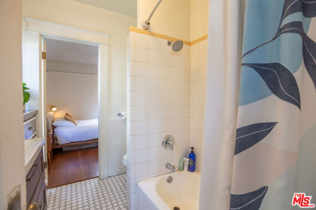 732 N Toledo Walk, Long Beach CA: https://media.crmls.org/mediaz/9688a7d6-3104-4fce-9f14-0894686da233.jpg