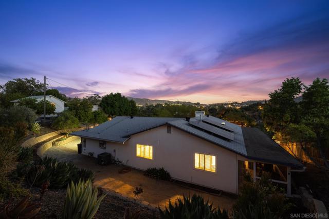 13008 Ha Hana Road, Lakeside CA: https://media.crmls.org/mediaz/9688b924-c07c-461d-8e4d-d6861616e68f.jpg