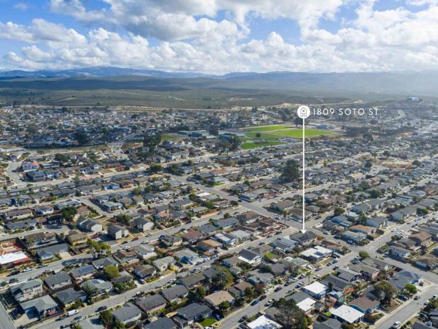 1809 Soto Street, Seaside CA: https://media.crmls.org/mediaz/9688d52d-a69b-4096-9e50-0612bafb8977.jpg