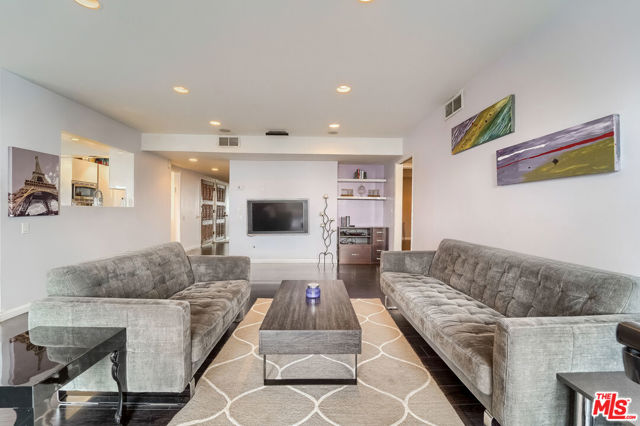 910 S HOLT Avenue, Los Angeles CA: https://media.crmls.org/mediaz/9688f502-d30d-455b-a542-24b1aa27db47.jpg